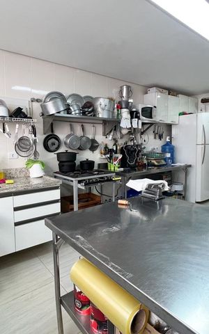 Casa à venda com 192m², 2 quartos e 2 vagas Casa à venda com 192m², 2 quartos e 2 vagasCozinha