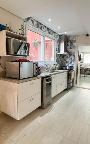 Casa à venda com 192m², 2 quartos e 2 vagas Casa à venda com 192m², 2 quartos e 2 vagasCozinha