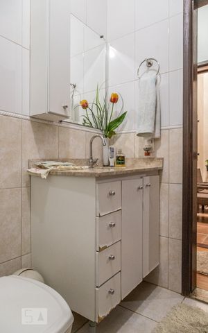 Casa à venda com 361m², 6 quartos e 4 vagasEdícula - Banheiro