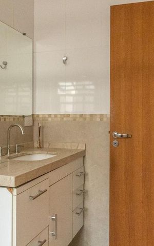 Casa à venda com 361m², 6 quartos e 4 vagasBanheiro da Suíte