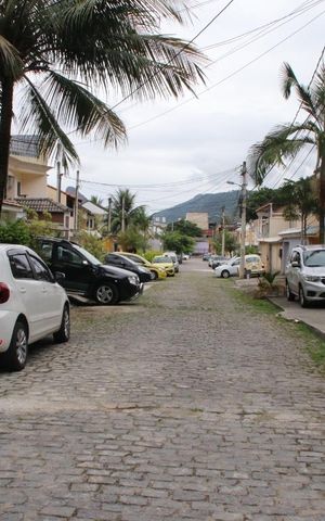 Casa de condomínio à venda com 250m², 5 quartos e 2 vagasFachada