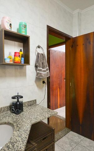 Casa à venda com 335m², 3 quartos e 1 vaga Casa à venda com 335m², 3 quartos e 1 vagaBanheiro Social