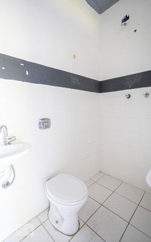 Casa para alugar com 205m², 4 quartos e 6 vagas Casa para alugar com 205m², 4 quartos e 6 vagasBanheiro de Serviço