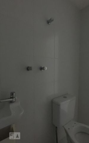 Apartamento para alugar com 109m², 3 quartos e 2 vagas Apartamento para alugar com 109m², 3 quartos e 2 vagasBanheiro de Serviço