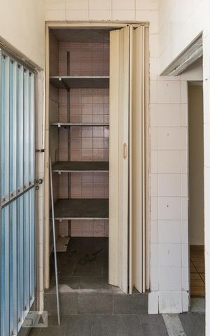 Apartamento à venda com 80m², 2 quartos e sem vaga Apartamento à venda com 80m², 2 quartos e sem vagaÁrea de Serviço - Armário