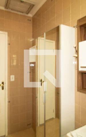 Casa para alugar com 100m², 2 quartos e 2 vagas Casa para alugar com 100m², 2 quartos e 2 vagasBanheiro