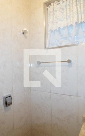 Casa para alugar com 100m², 2 quartos e 2 vagas Casa para alugar com 100m², 2 quartos e 2 vagasBanheiro