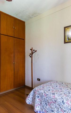 Casa à venda com 465m², 5 quartos e 5 vagas Casa à venda com 465m², 5 quartos e 5 vagasQuarto 4