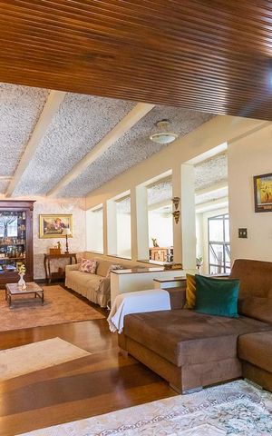 Casa à venda com 465m², 5 quartos e 5 vagas Casa à venda com 465m², 5 quartos e 5 vagasSala