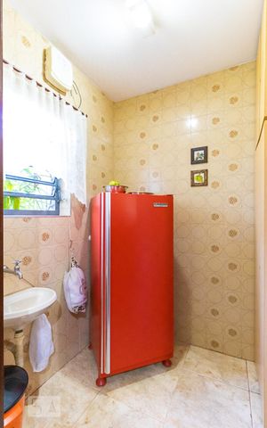 Casa à venda com 465m², 5 quartos e 5 vagas Casa à venda com 465m², 5 quartos e 5 vagasDispensa