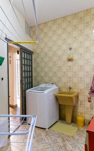 Casa à venda com 465m², 5 quartos e 5 vagas Casa à venda com 465m², 5 quartos e 5 vagasÁrea de serviço