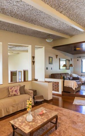 Casa à venda com 465m², 5 quartos e 5 vagas Casa à venda com 465m², 5 quartos e 5 vagasSala