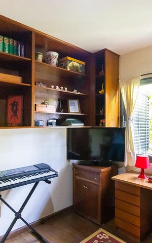 Casa à venda com 465m², 5 quartos e 5 vagas Casa à venda com 465m², 5 quartos e 5 vagasEscritório
