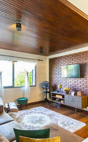 Casa à venda com 465m², 5 quartos e 5 vagas Casa à venda com 465m², 5 quartos e 5 vagasSala de TV
