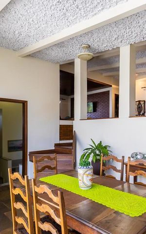Casa à venda com 465m², 5 quartos e 5 vagas Casa à venda com 465m², 5 quartos e 5 vagasSala de jantar