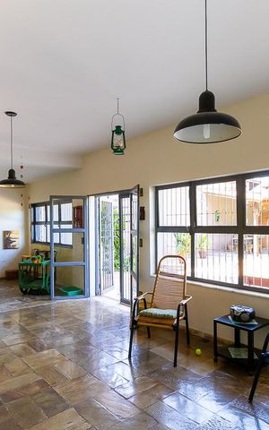 Casa à venda com 465m², 5 quartos e 5 vagas Casa à venda com 465m², 5 quartos e 5 vagasSalão