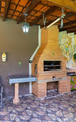 Casa à venda com 465m², 5 quartos e 5 vagas Casa à venda com 465m², 5 quartos e 5 vagasChurrasqueira