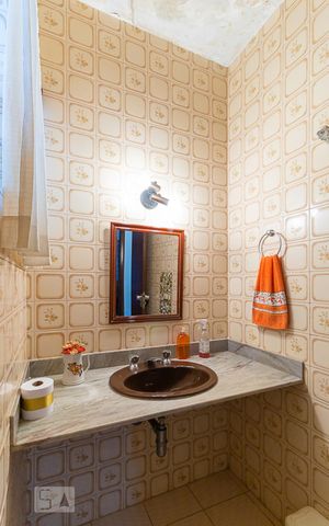 Casa à venda com 465m², 5 quartos e 5 vagas Casa à venda com 465m², 5 quartos e 5 vagasBanheiro social 2