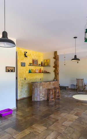 Casa à venda com 465m², 5 quartos e 5 vagas Casa à venda com 465m², 5 quartos e 5 vagasSalão