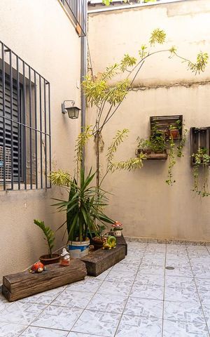 Casa à venda com 465m², 5 quartos e 5 vagas Casa à venda com 465m², 5 quartos e 5 vagasÁrea de luz