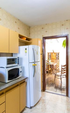 Casa à venda com 465m², 5 quartos e 5 vagas Casa à venda com 465m², 5 quartos e 5 vagasCozinha