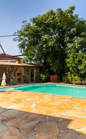Casa à venda com 465m², 5 quartos e 5 vagas Casa à venda com 465m², 5 quartos e 5 vagasQuintal