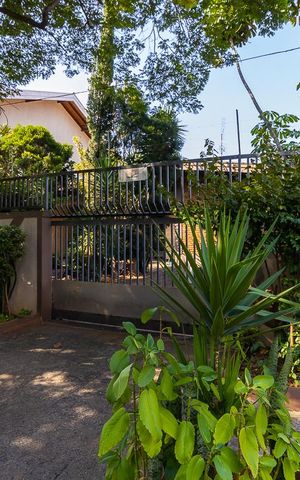 Casa à venda com 465m², 5 quartos e 5 vagas Casa à venda com 465m², 5 quartos e 5 vagasFachada