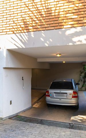 Casa à venda com 465m², 5 quartos e 5 vagas Casa à venda com 465m², 5 quartos e 5 vagasVagas de garagem