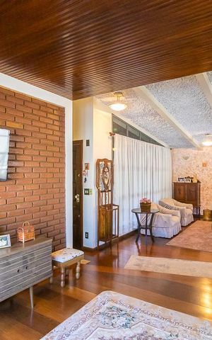 Casa à venda com 465m², 5 quartos e 5 vagas Casa à venda com 465m², 5 quartos e 5 vagasSala de TV