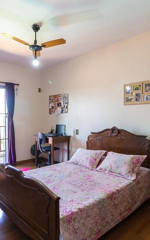 Casa à venda com 465m², 5 quartos e 5 vagas Casa à venda com 465m², 5 quartos e 5 vagasQuarto 3