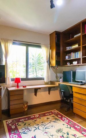 Casa à venda com 465m², 5 quartos e 5 vagas Casa à venda com 465m², 5 quartos e 5 vagasEscritório