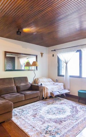 Casa à venda com 465m², 5 quartos e 5 vagas Casa à venda com 465m², 5 quartos e 5 vagasSala de TV