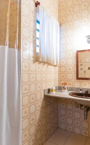 Casa à venda com 465m², 5 quartos e 5 vagas Casa à venda com 465m², 5 quartos e 5 vagasBanheiro social 2