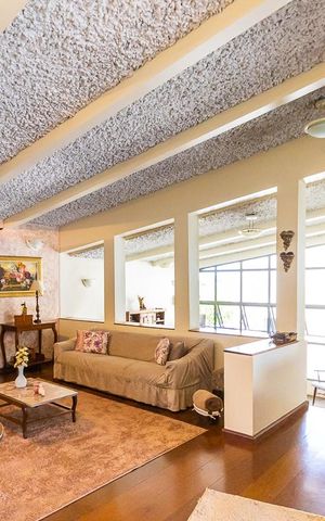 Casa à venda com 465m², 5 quartos e 5 vagas Casa à venda com 465m², 5 quartos e 5 vagasSala de estar