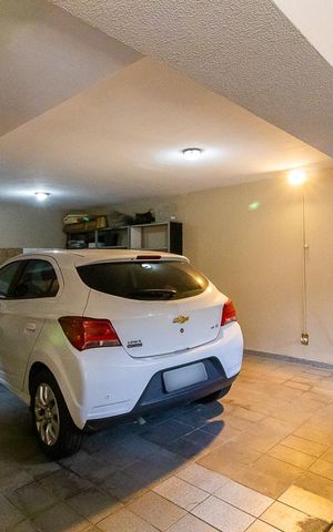 Casa à venda com 465m², 5 quartos e 5 vagas Casa à venda com 465m², 5 quartos e 5 vagasVagas de garagem