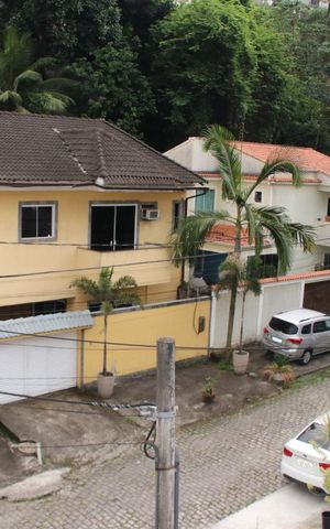 Casa de condomínio à venda com 160m², 3 quartos e 2 vagasTerraço churrasqueira