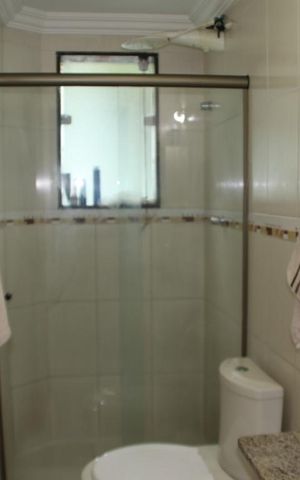 Casa de condomínio à venda com 160m², 3 quartos e 2 vagasBanheiro quarto 1