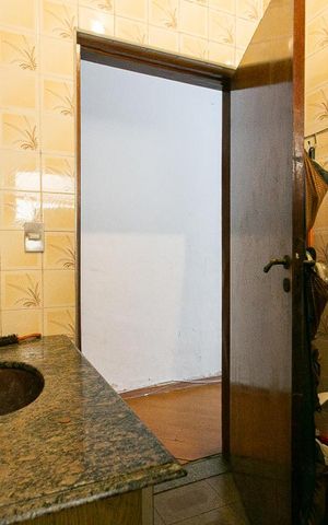 Casa à venda com 220m², 5 quartos e 5 vagas Casa à venda com 220m², 5 quartos e 5 vagasBanheiro da Suíte 1
