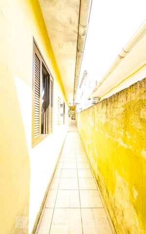 Casa à venda com 160m², 2 quartos e 2 vagas Casa à venda com 160m², 2 quartos e 2 vagasCorredor lateral