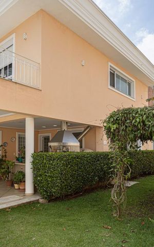 Casa de condomínio à venda com 900m², 5 quartos e sem vaga Casa de condomínio à venda com 900m², 5 quartos e sem vagaQuintal