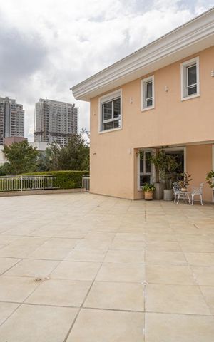 Casa de condomínio à venda com 900m², 5 quartos e sem vaga Casa de condomínio à venda com 900m², 5 quartos e sem vagaQuintal
