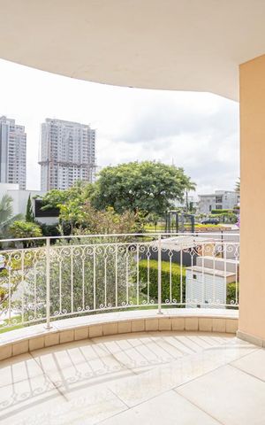 Casa de condomínio à venda com 900m², 5 quartos e sem vaga Casa de condomínio à venda com 900m², 5 quartos e sem vagaSacada