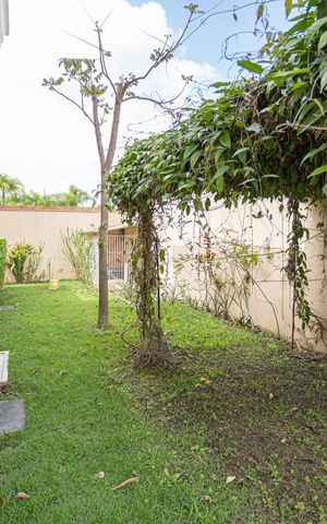 Casa de condomínio à venda com 900m², 5 quartos e sem vaga Casa de condomínio à venda com 900m², 5 quartos e sem vagaQuintal