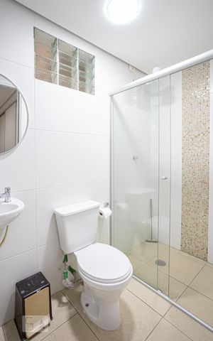 Casa de condomínio à venda com 900m², 5 quartos e sem vaga Casa de condomínio à venda com 900m², 5 quartos e sem vagaBanheiro de Serviço