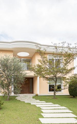 Casa de condomínio à venda com 900m², 5 quartos e sem vaga Casa de condomínio à venda com 900m², 5 quartos e sem vagaFachada