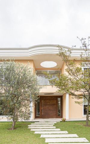 Casa de condomínio à venda com 900m², 5 quartos e sem vaga Casa de condomínio à venda com 900m², 5 quartos e sem vagaFachada