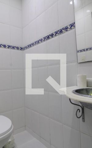Casa à venda com 215m², 4 quartos e 1 vagaBanheiro da suíte