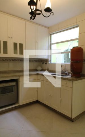 Casa à venda com 215m², 4 quartos e 1 vagaCozinha