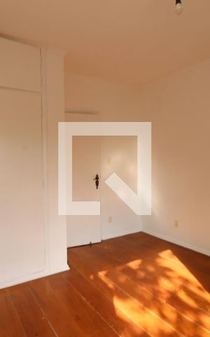 Casa à venda com 215m², 4 quartos e 1 vagaSuíte
