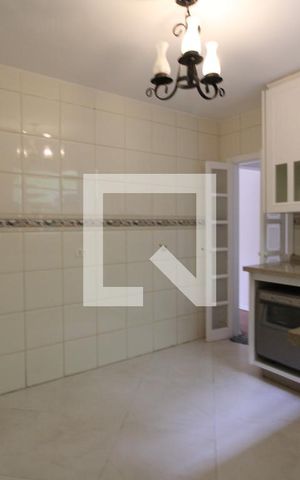 Casa à venda com 215m², 4 quartos e 1 vagaCozinha